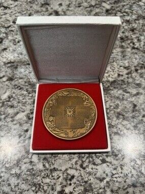 The 1975 Franklin Mint Annual Calendar/ Art Medal by Lauser, Bronze  3 INCHES